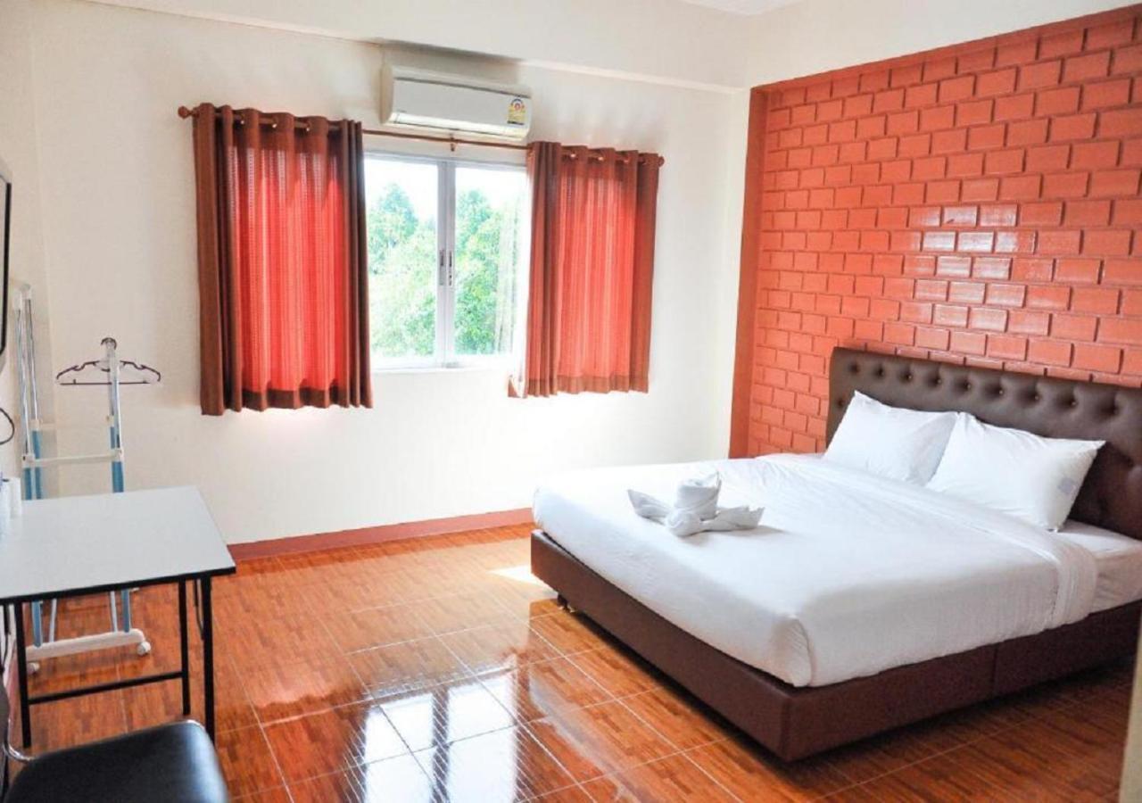 Bussarakam Place Hotel Chanthaburi Exterior photo
