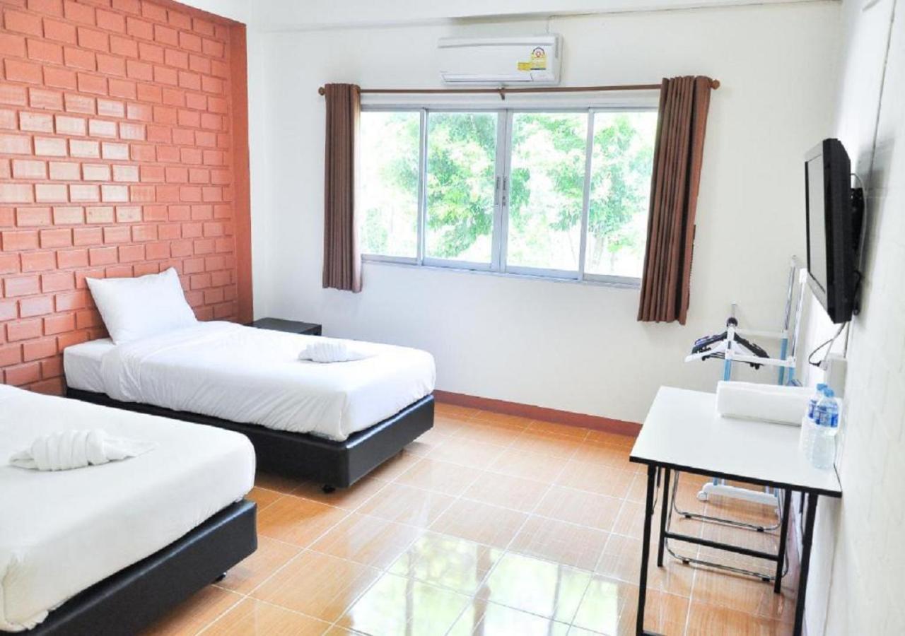Bussarakam Place Hotel Chanthaburi Exterior photo