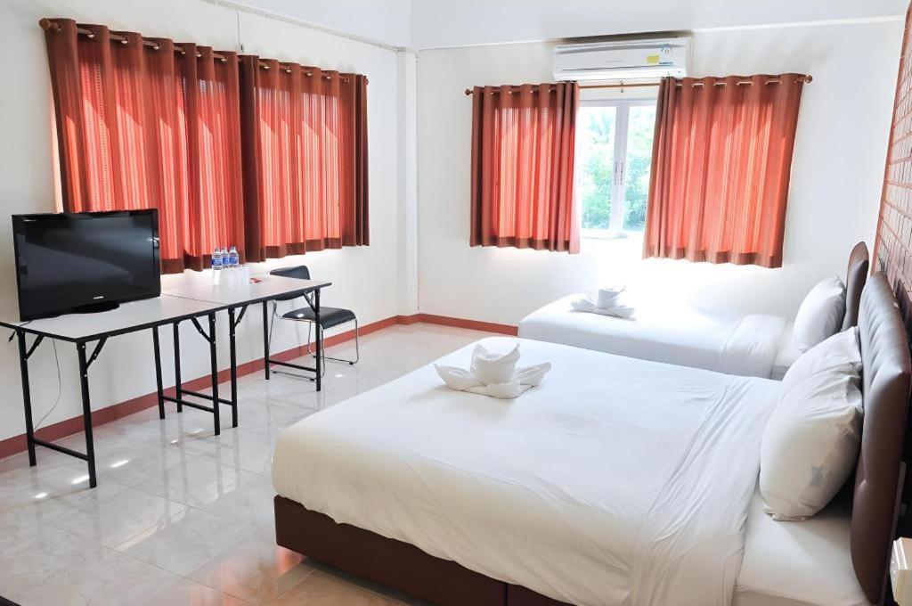Bussarakam Place Hotel Chanthaburi Exterior photo