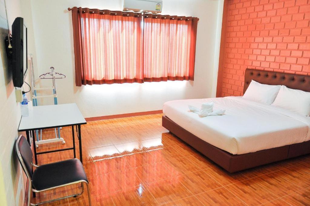 Bussarakam Place Hotel Chanthaburi Exterior photo