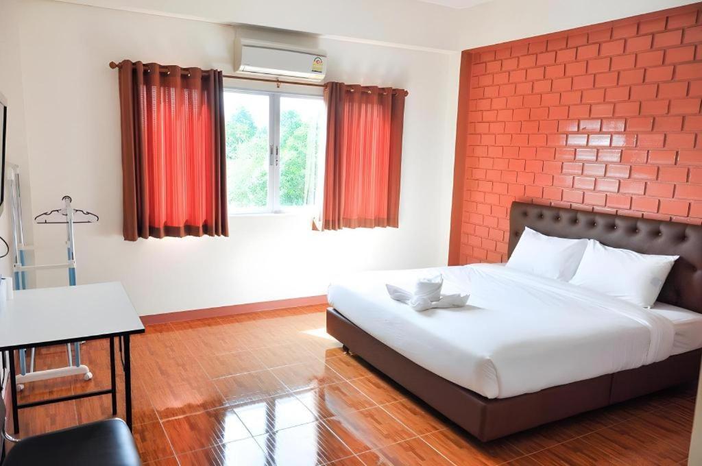 Bussarakam Place Hotel Chanthaburi Exterior photo